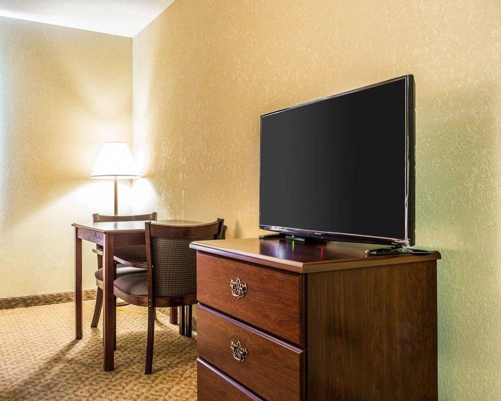 Country Hearth Inn & Suites photo 16