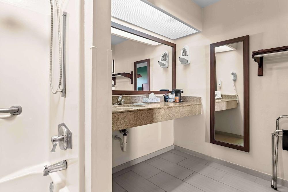 Quality Inn Eastman photo 16