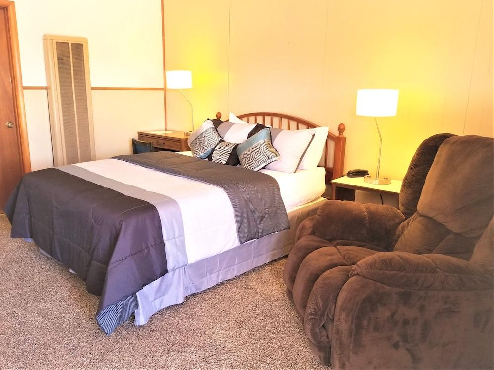 Duffer Motel photo 40