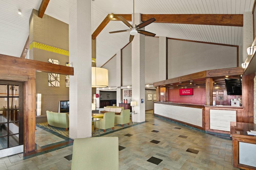 Red Roof Inn & Suites Irving – DFW Airport South photo 26
