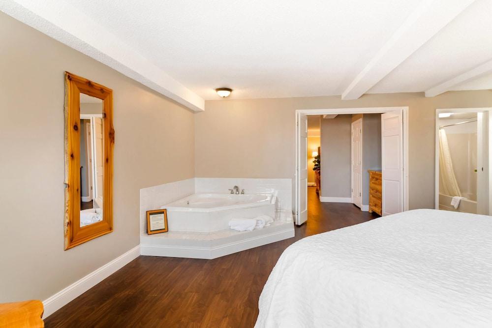 Black Bear Inn, an Ascend Collection Hotel photo 17