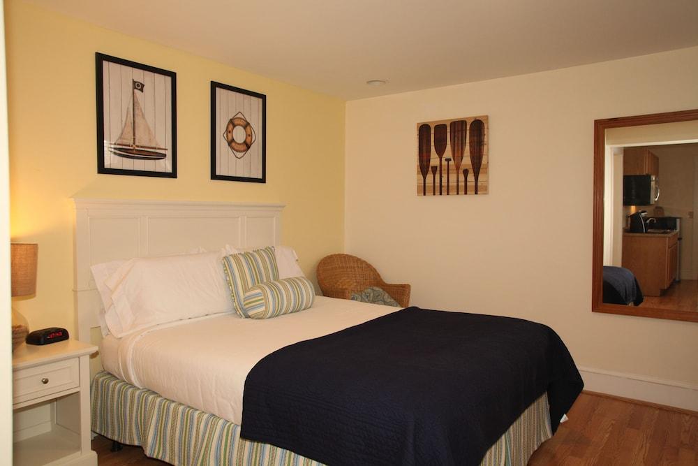 Glen Cove Inn & Suites photo 10