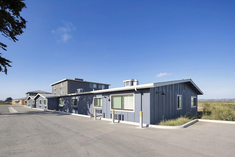 Inn At Moss Landing Point photo 2