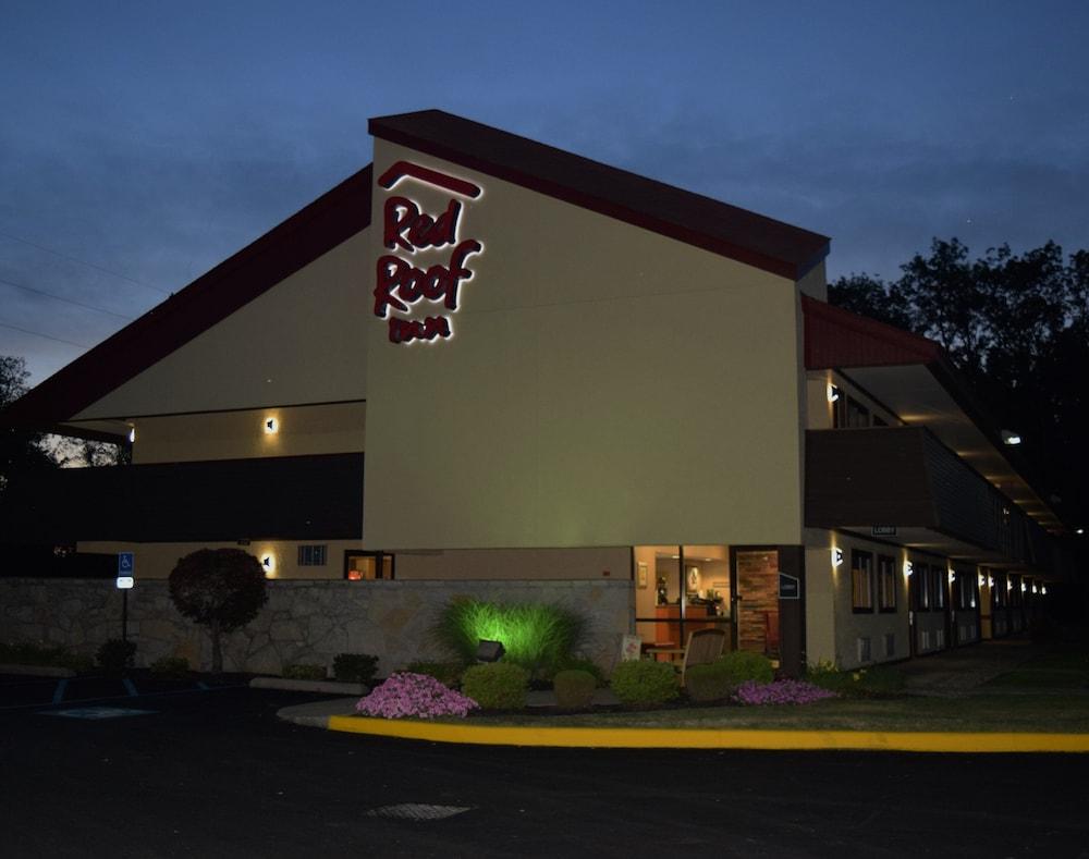 Red Roof Inn Utica photo 29