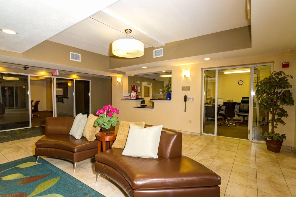 Candlewood Suites Ft Myers I-75 by IHG photo 2