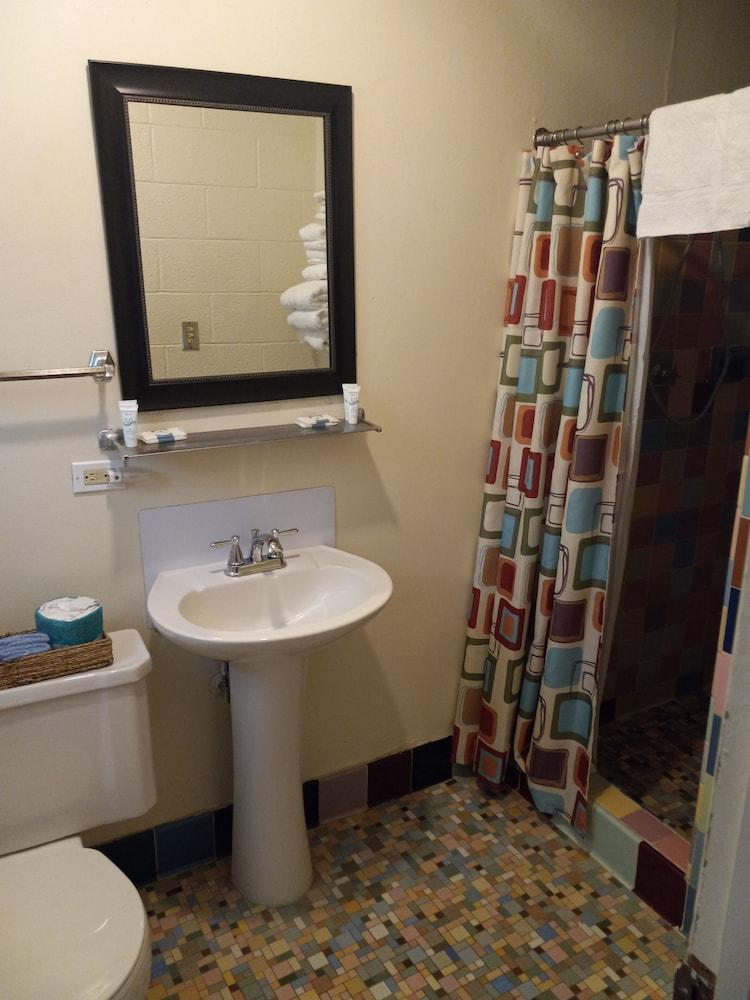Cedar Falls Motel photo 16