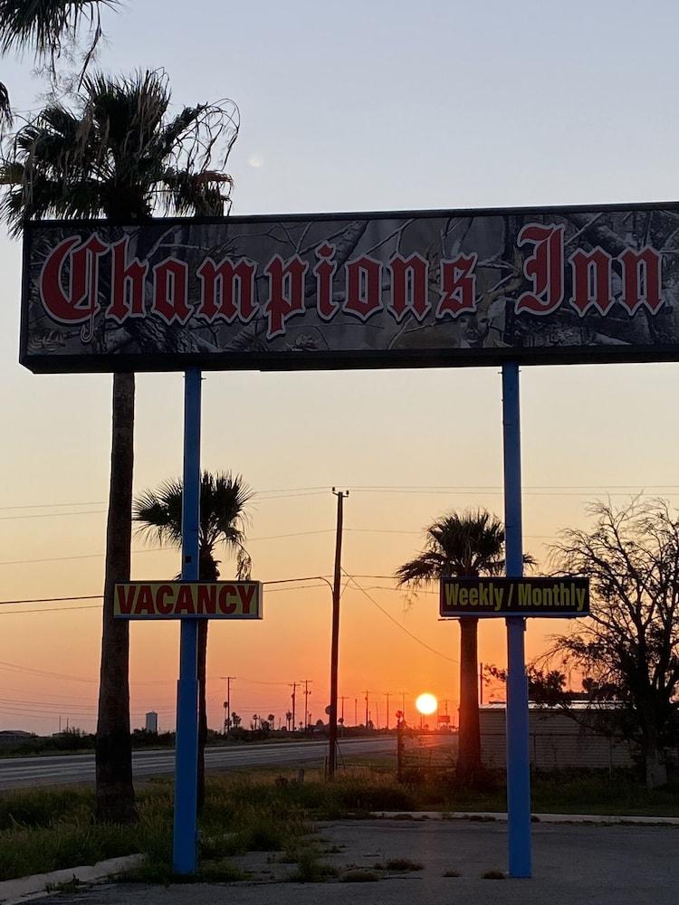 Champions Inn photo 11