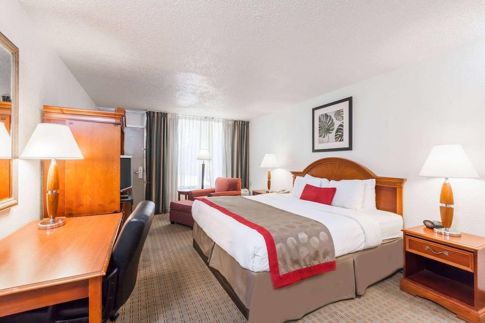 Ramada by Wyndham New Iberia photo 31