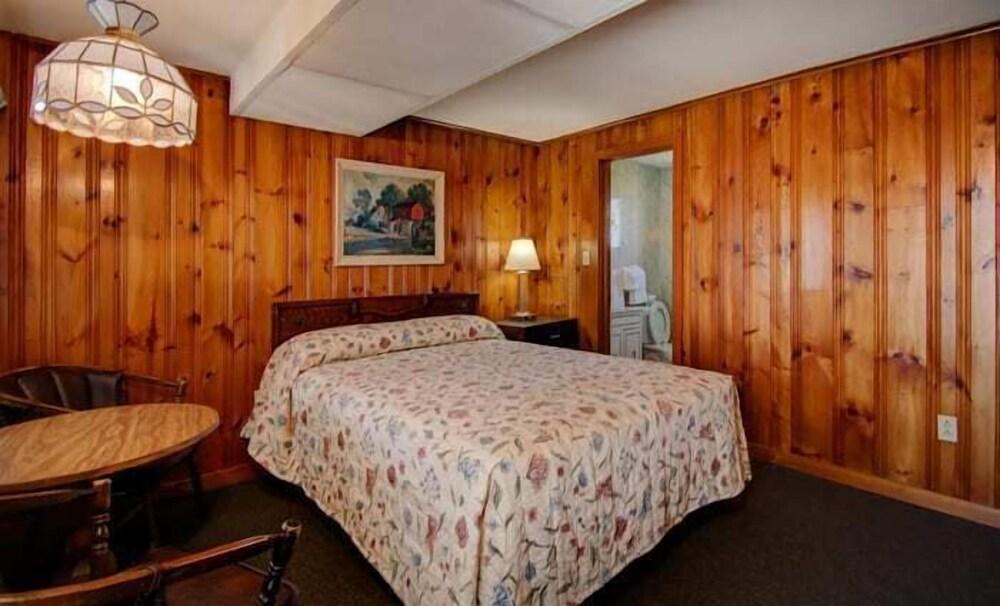 Dolphyn Motel photo 14