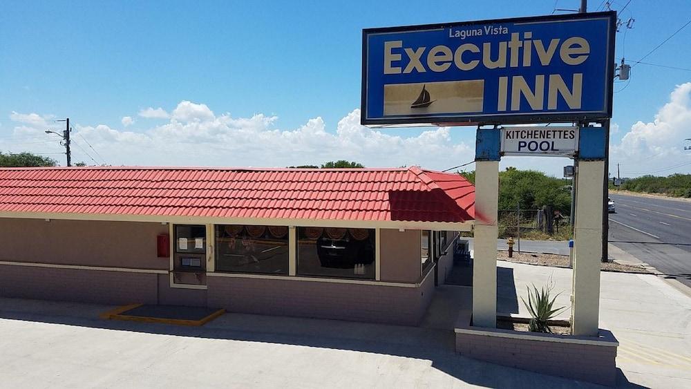 Executive Inn and Suites photo 3