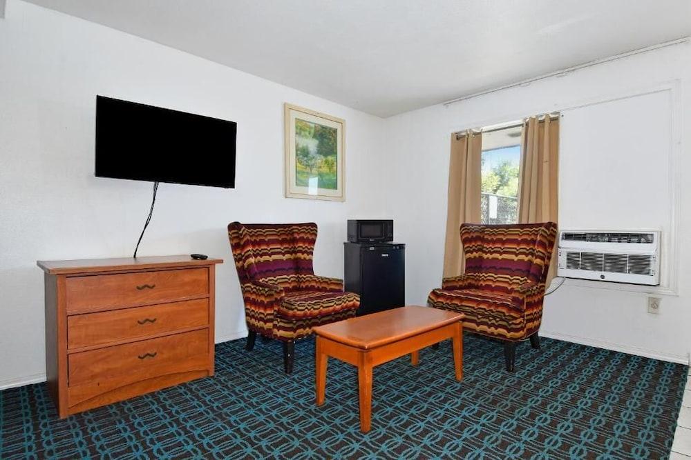 Budget Motel photo 13