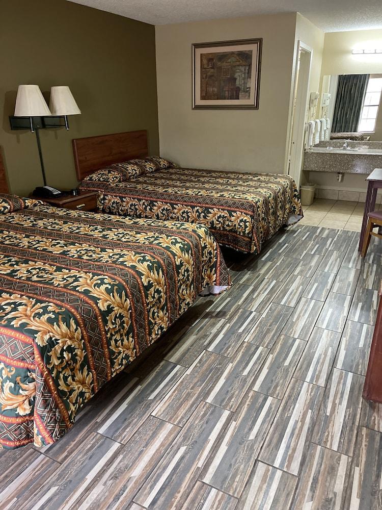 Plaza Inn Big Spring photo 9