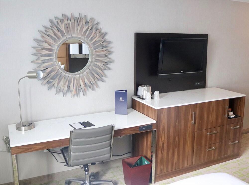 DoubleTree by Hilton Huntington photo 7