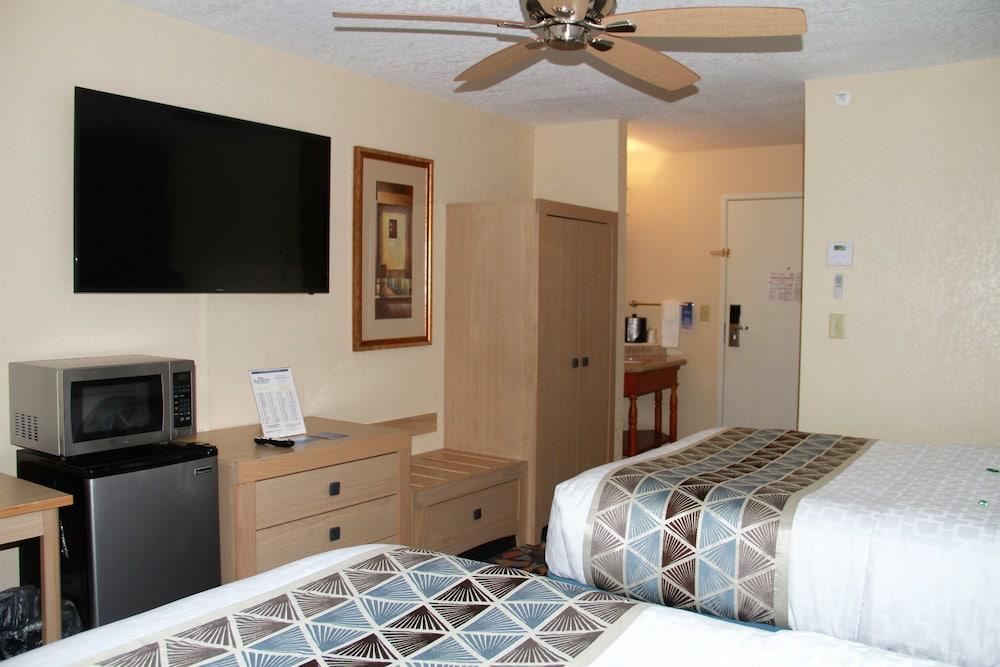 Baymont by Wyndham Stevens Point photo 16