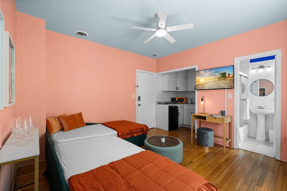 Blue Flamingo Suites photo 48