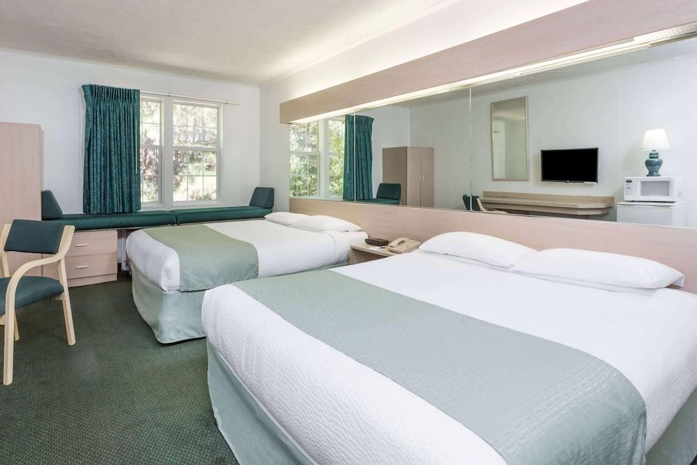 Microtel Inn by Wyndham Athens photo 9