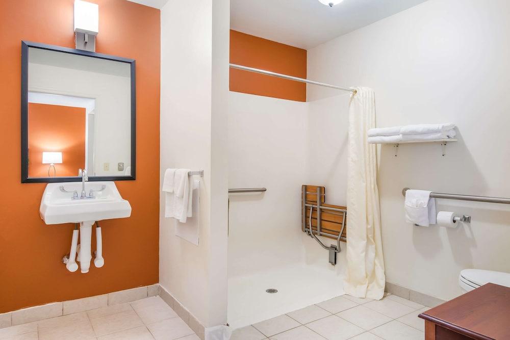 Sleep Inn & Suites Ronks - Lancaster Area photo 30