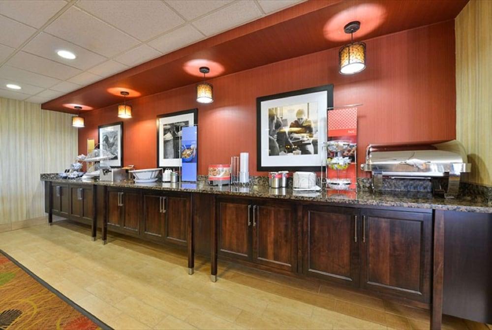 Hampton Inn Sturgis-Lagrange Area photo 38