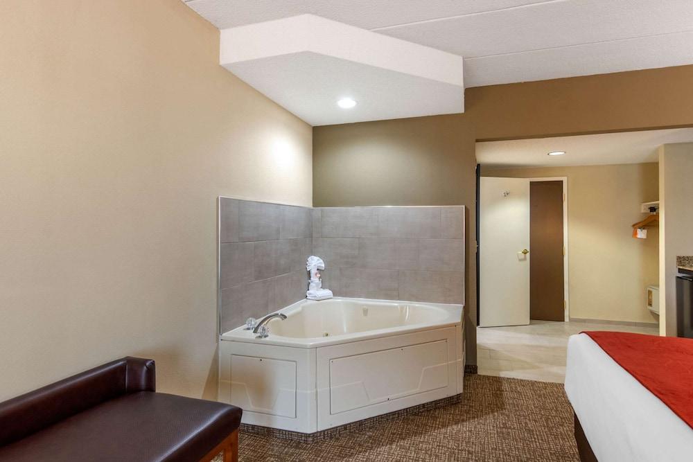 Comfort Suites South Park photo 13