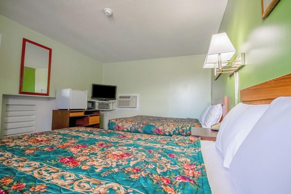 OYO Travelier Motel photo 67