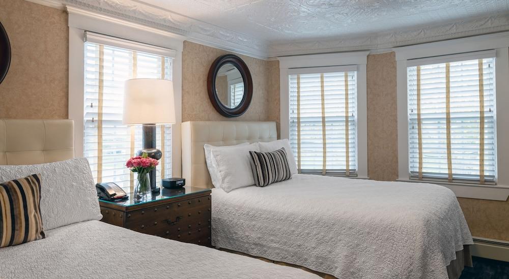 Chateau Inn and Suites photo 22