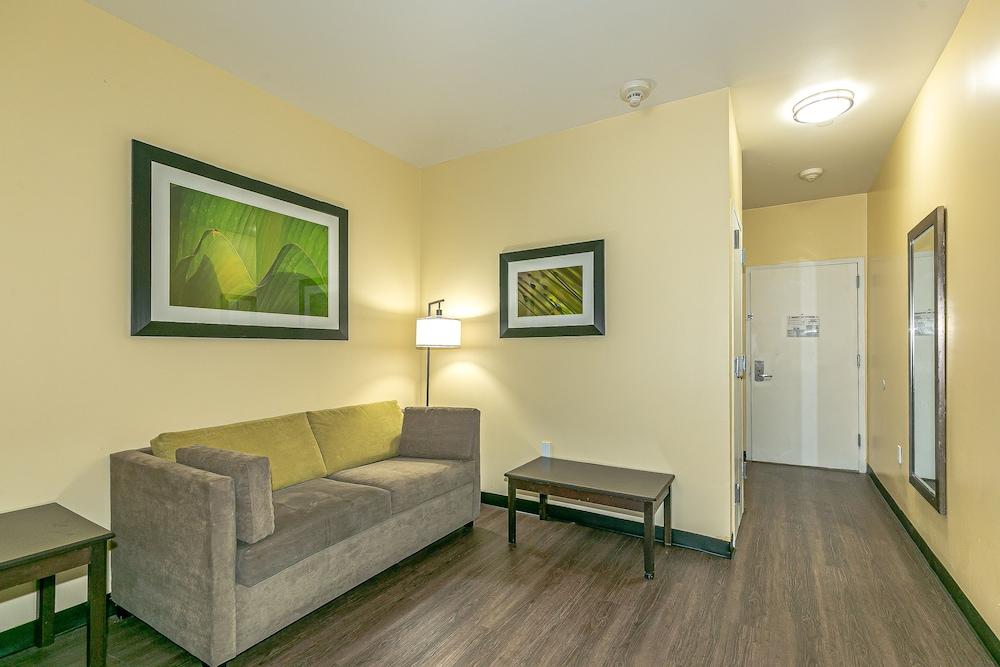 Ozone Inn & Suites photo 11