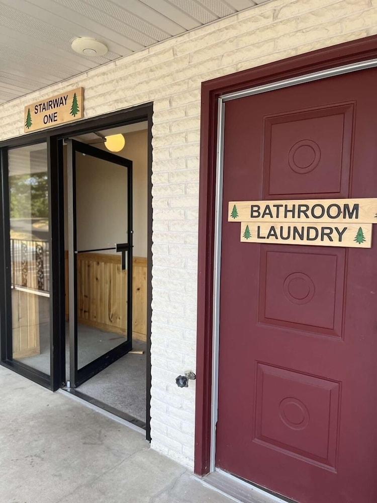 Amber's Inn & Suites photo 13