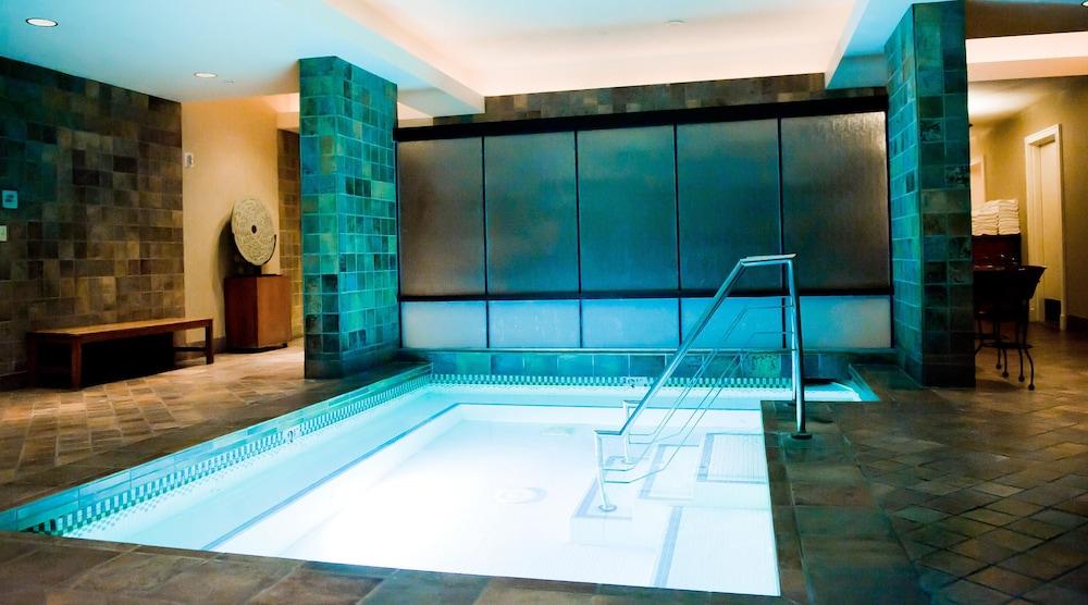Jet Luxury Resorts @ The Signature Condo Hotel photo 77