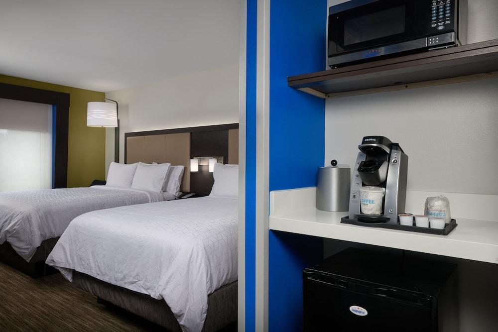 Holiday Inn Express Amherst - Lockport by IHG photo 11
