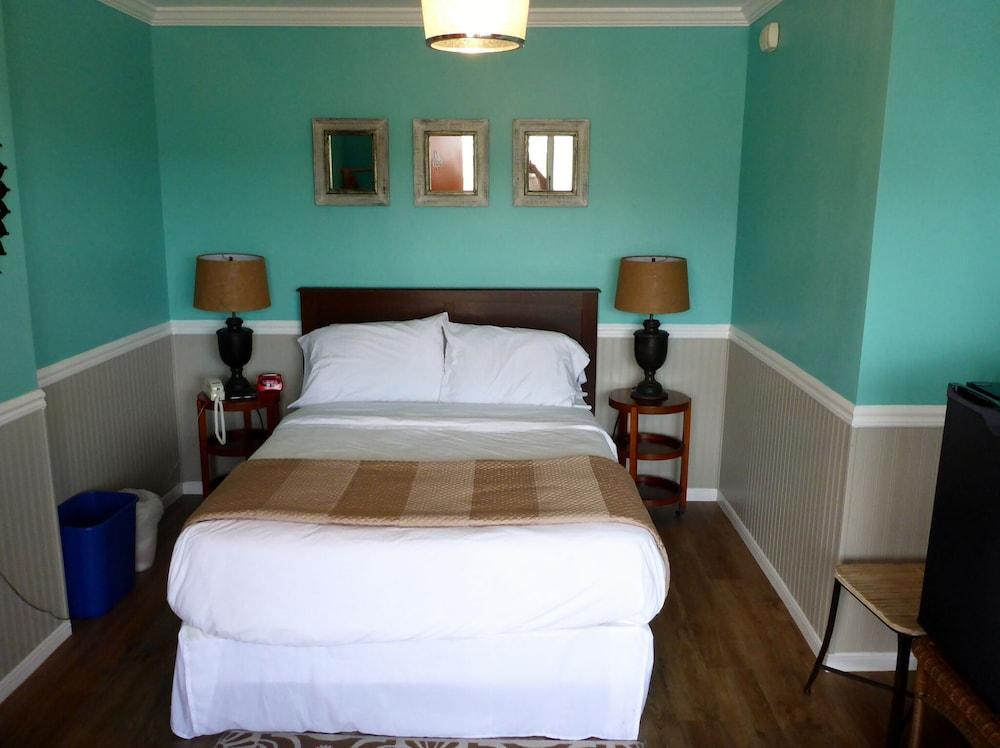 Charlroy Motel photo 27