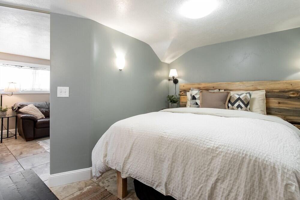 Aspenwood Manor South photo 24
