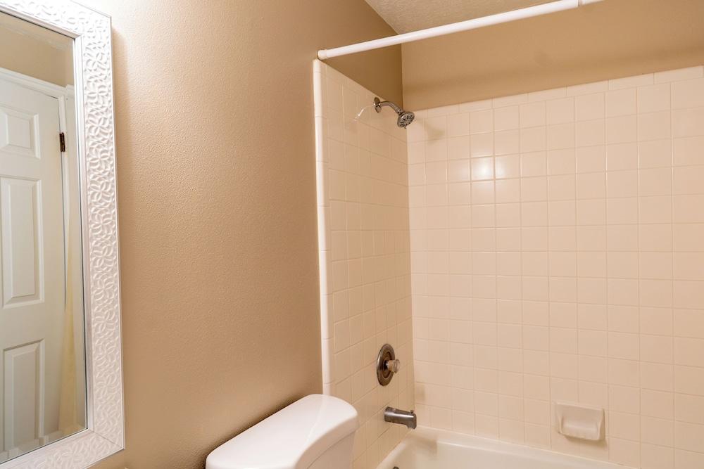 Road Creek Inn photo 32