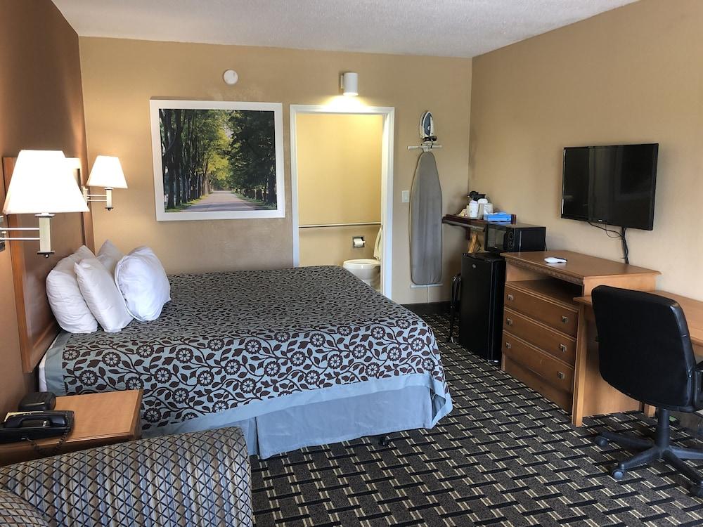 Days Inn by Wyndham Columbus photo 8