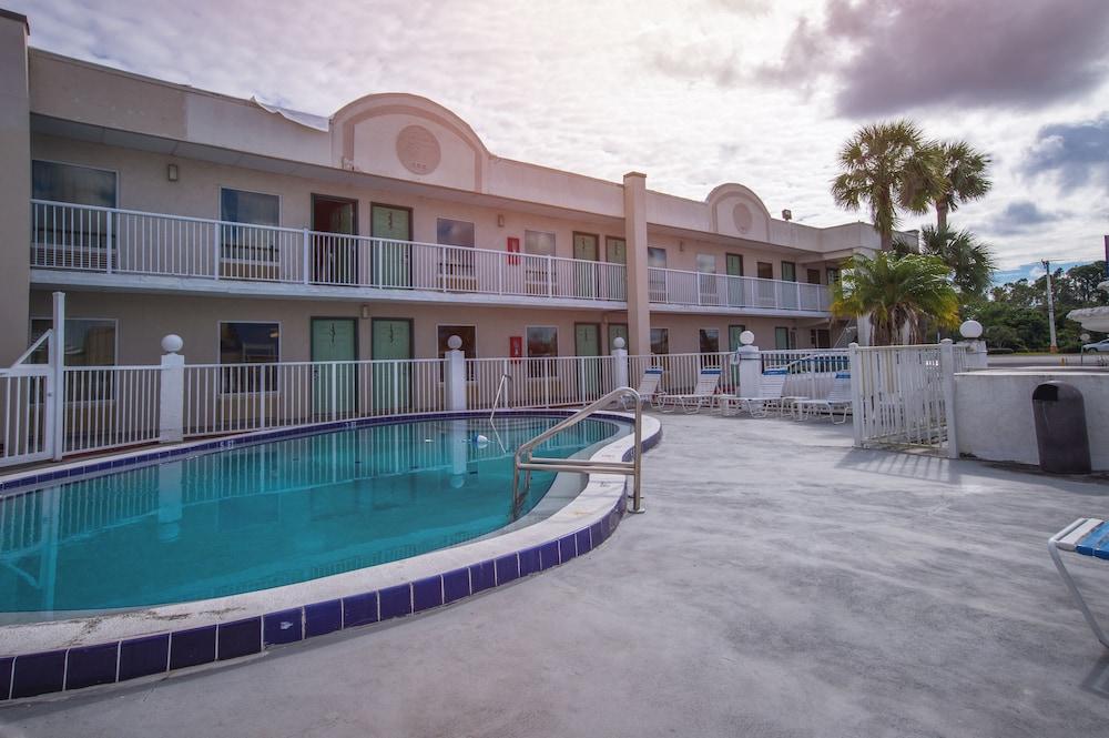 Budget Inn Cocoa photo 15