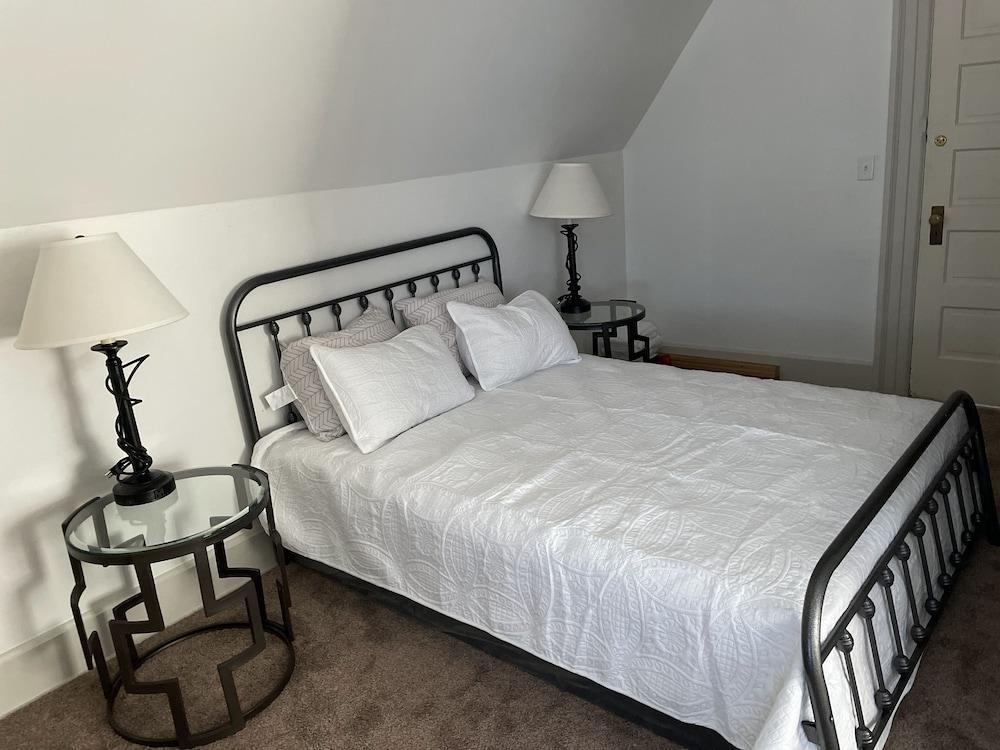 Offutt Manor photo 23