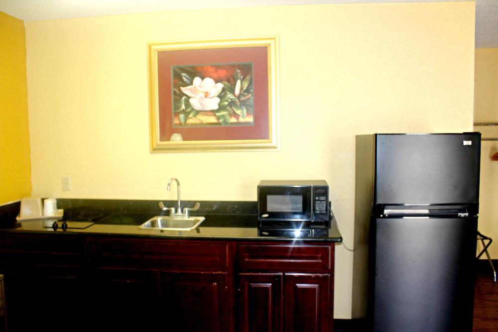Village Inn Cotulla photo 7