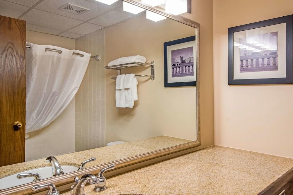 Quality Inn & Suites Virginia MN photo 37