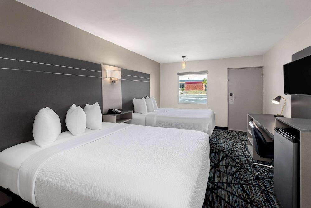 Baymont by Wyndham Dothan photo 12
