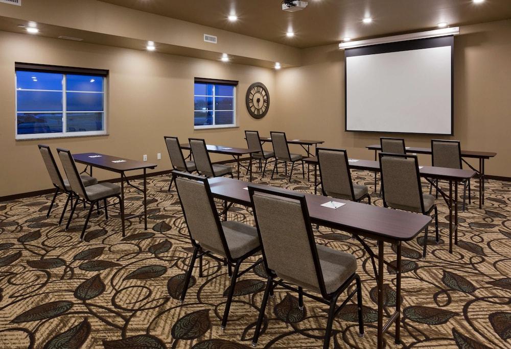 GrandStay Hotel and Suites photo 18