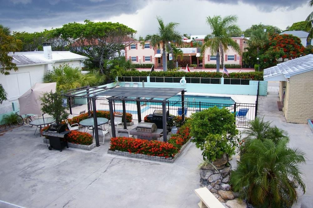Holiday House Motel photo 20