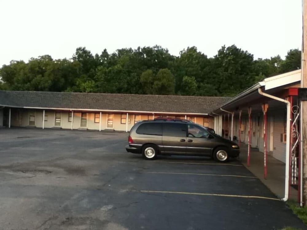 Budget Inn Du Quoin photo 27