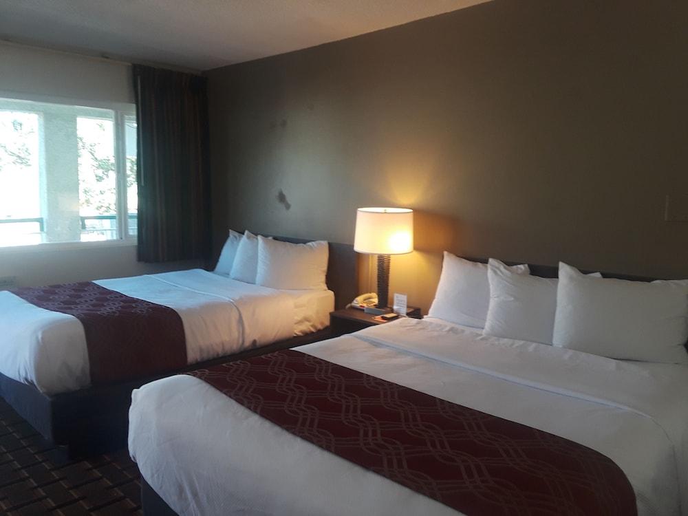Econo Lodge Colorado Springs Downtown photo 9