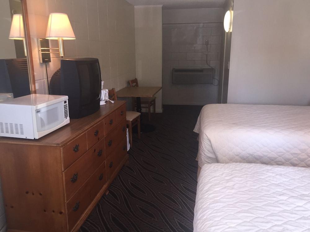 Admiral Motor Inn photo 14
