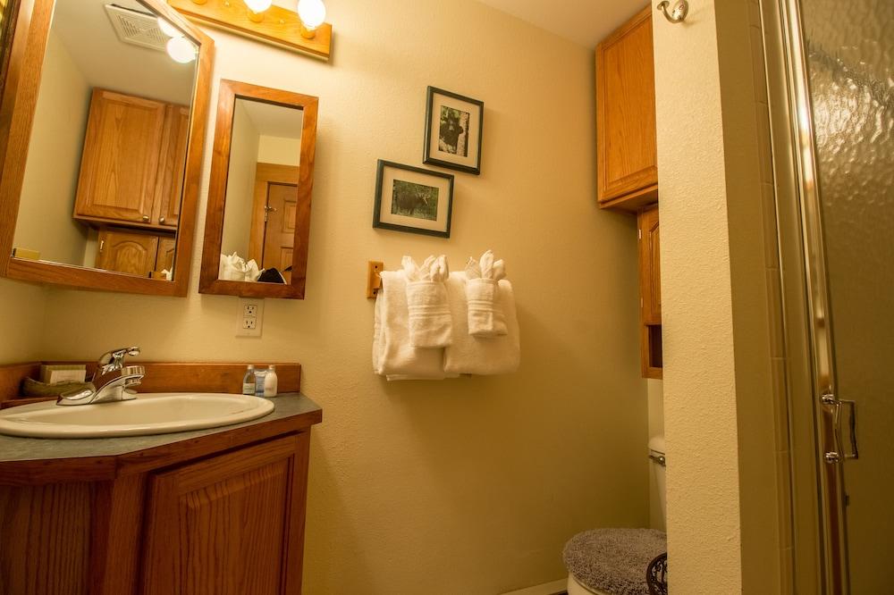 Marys Lake Lodge Mountain Resort and Condos photo 34