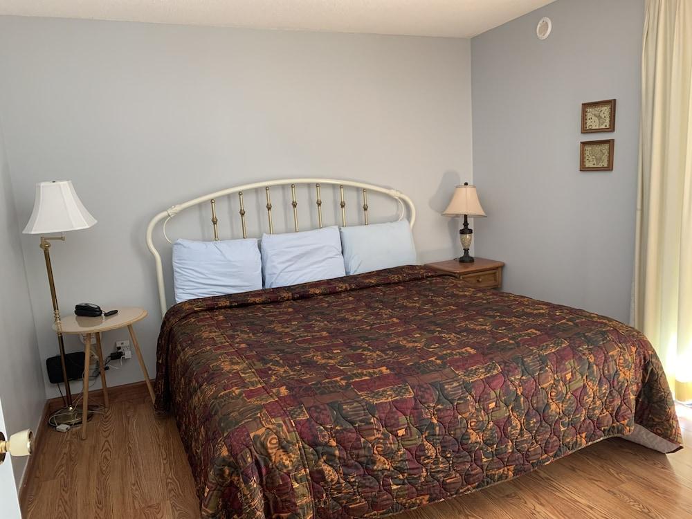 Oak Square Rentals photo 24
