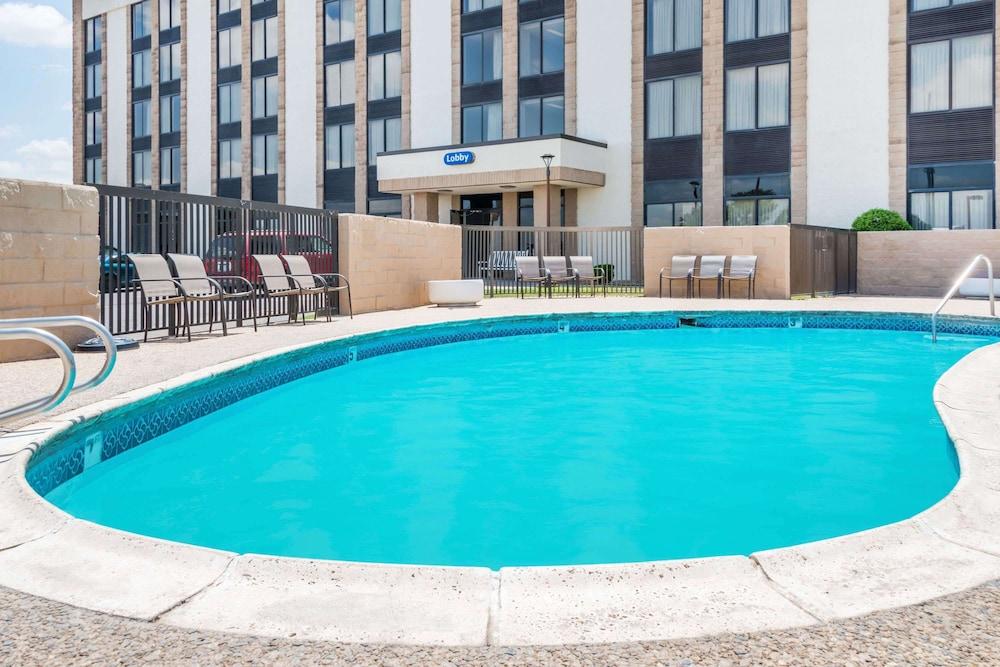 Days Inn by Wyndham Amarillo East photo 15