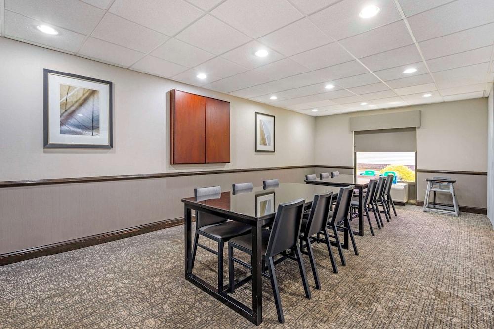 Best Western Suites photo 32