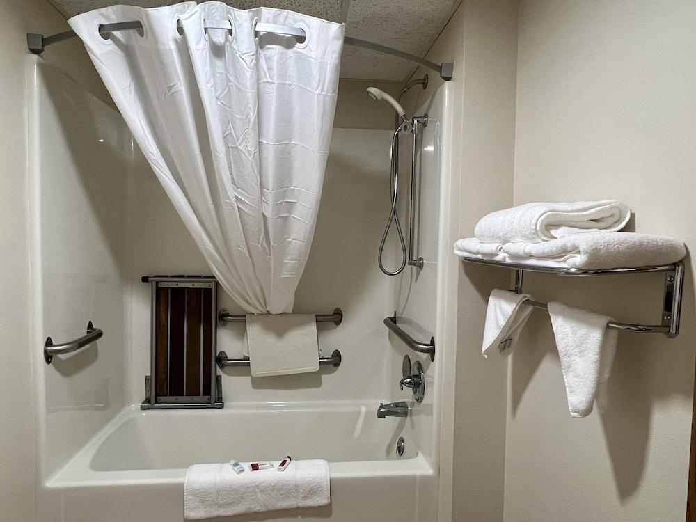 Reston Inn & Suites photo 46