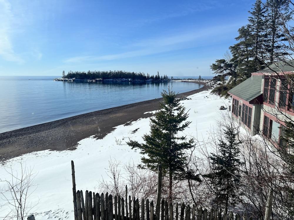 The Shoreline Inn photo 8