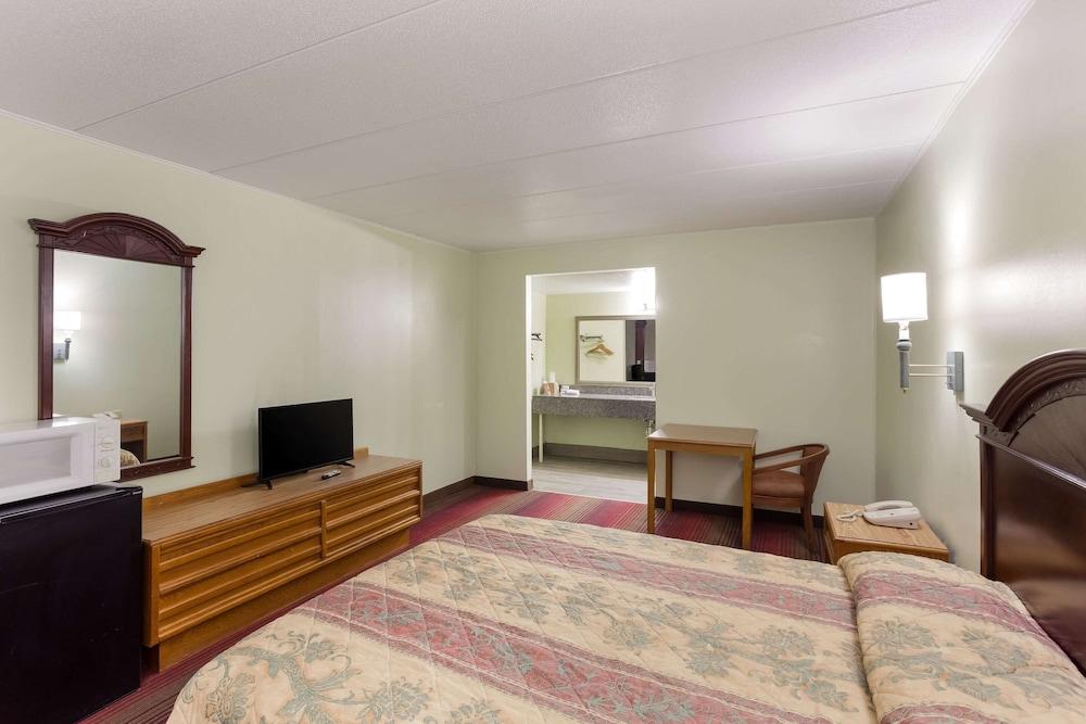 Rodeway Inn South Point photo 15